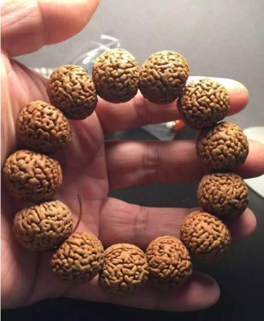 小桃核手串图片  桃核手串纹理