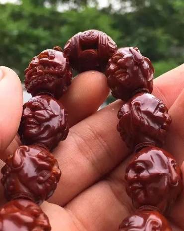 橄榄核手串怎么包浆   橄榄核手串怎么把玩