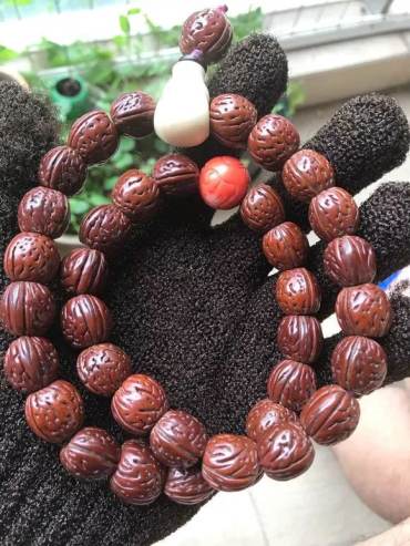 桃核手串的价格  桃核手串可以上油吗