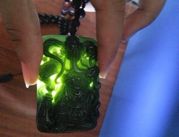 青玉在强光下的图片 青玉在强光下是什么光