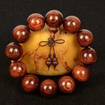 红木手串多少钱 红木手串盘久的图片