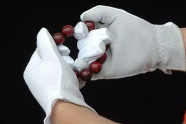 小叶紫檀手串能用手盘吗    小叶紫檀为什么要用白手套盘玩？
