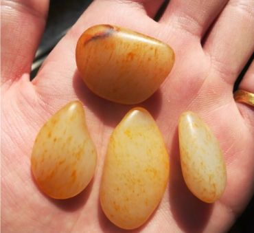 和田玉小籽料原石价格 和田玉小籽料原石价格贵吗
