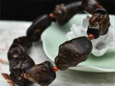 沉香手链多少钱一串   沉香手串价格因素