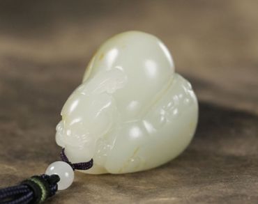 和田玉哪种白最好 和田玉越白越好吗