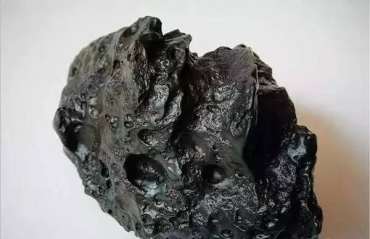 陨石手串贵吗  陨石手串鉴定
