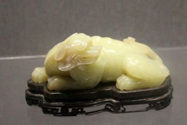 黄玉和田玉值钱吗 黄玉和羊脂玉哪个贵