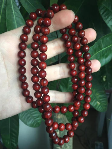 小叶紫檀手串会掉色吗    小叶紫檀手串掉色怎么办