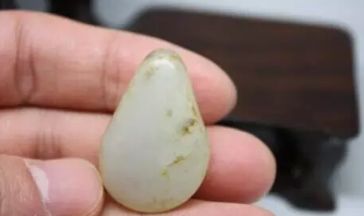 和田玉原石怎么鉴别 不同产地的和田玉原石的鉴定 和田玉原石怎么鉴别 不同产地的和田玉原石的鉴定