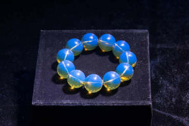 蓝珀手串图片   蓝珀手串如何选择