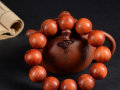 紅花梨手串圖片介紹  紅花梨手串選購(gòu)要點(diǎn)