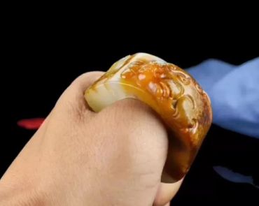男性带和田玉还是翡翠 男人戴什么玉更有魅力