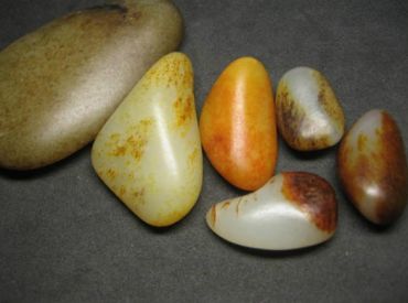 和田玉籽料的鉴别方法 和田玉籽料的鉴别从这三点入手 和田玉籽料的鉴别方法 和田玉籽料的鉴别从这三点入手