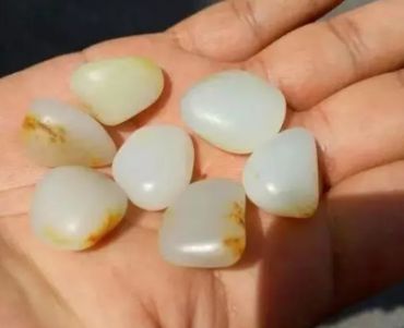 和田玉籽料的鉴别方法 和田玉籽料的鉴别从这三点入手 和田玉籽料的鉴别方法 和田玉籽料的鉴别从这三点入手