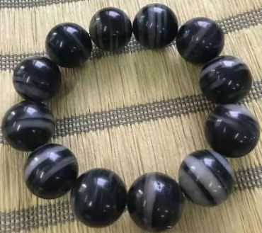 和田玉墨玉折射率 常见的三大和田玉墨玉仿品