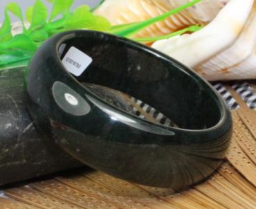 黑色和田玉好不好 如何辨别黑色的和田玉