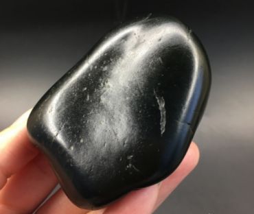 和田玉黑色的是什么玉 黑色和田玉种类大全