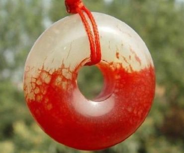 玉戴活了有血丝的图片 玉戴活了有血丝是怎么回事 玉戴活了有血丝的图片 玉戴活了有血丝是怎么回事