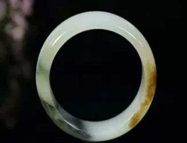 和田玉籽料什么颜色好什么颜色值钱 和田玉籽料什么颜色好什么颜色值钱