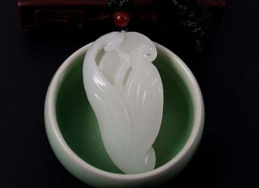 佩戴和田玉的功效与作用 和田玉功效及佩戴禁忌 佩戴和田玉的功效与作用 和田玉功效及佩戴禁忌