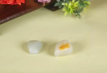 为什么和田玉籽料偏青灰 和田玉闪灰和闪青对比