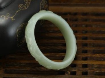 和田玉手镯的寓意和象征什么 和田玉手镯