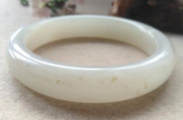 佩戴和田玉有什么好处 戴和田玉的禁忌