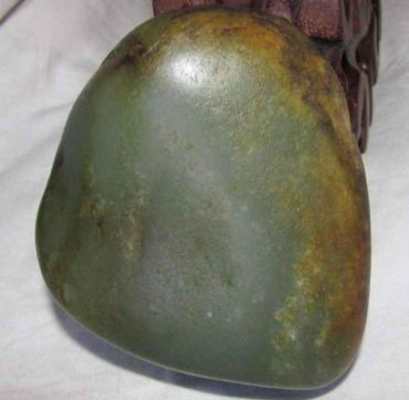 和田玉是青玉好还是白玉好 怎么分辨真假 和田玉是青玉好还是白玉好 怎么分辨真假