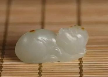 和田玉颜色发灰是哪里的料 和田玉颜色发灰好吗