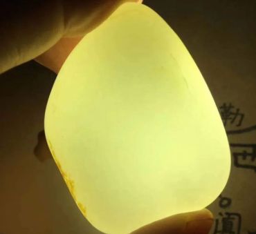 无结构和田玉 和田玉看不见结构是假的吗 无结构和田玉 和田玉看不见结构是假的吗