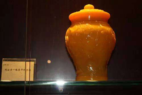 淄博鸡油黄琉璃瓶价格   鸡油黄琉璃历史