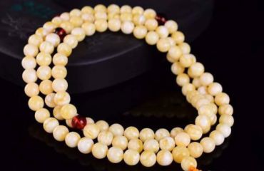 蜜蜡什么人不能带 戴蜜蜡的有什么讲究吗