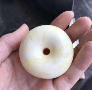 俄罗斯鸡油黄蜜蜡多少钱一克  俄罗斯蜜蜡真假辨别
