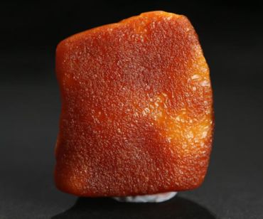 带皮的蜜蜡原石有假的吗 怎么鉴别