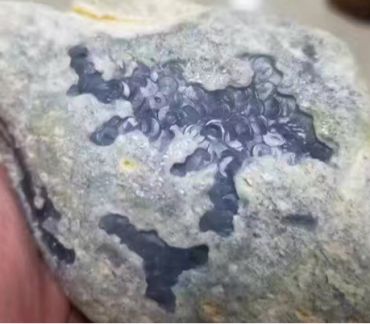 白沙皮翡翠原石特点 什么样的白沙皮翡翠好
