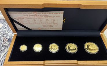 2011年的熊猫金币套装回收价   2011熊猫金币值多少钱
