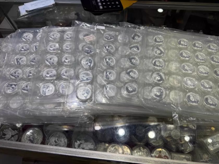 2011年熊猫银币价格及正规回收渠道全解析 2011年熊猫银币价格及正规回收渠道全解析