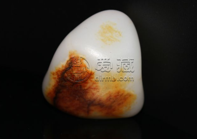 羊脂玉和籽料的区别 羊脂玉和籽料的主要区别