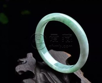 怎样判断翡翠的真假 从这七点去判断买翡翠不上当