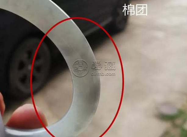 翡翠手镯里有棉的图片 翡翠手镯的棉絮是什么