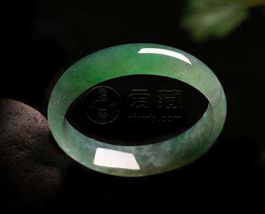 冰翠手鐲價(jià)格 冰翠手鐲的價(jià)格是多少