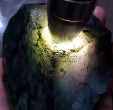 翡翠原石怎么看種 翡翠原石種的鑒定