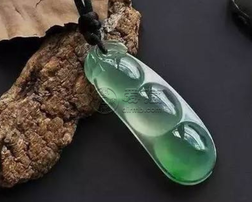 翡翠變黃 翡翠變黃的原因主要是這個(gè)
