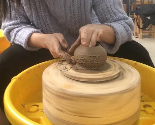如何快速辨别手拉胚壶？手拉胚壶的特点