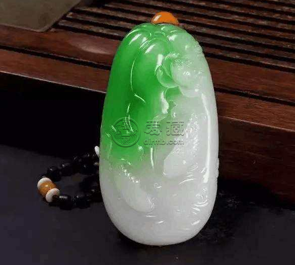 白底青翡翠什么档次 现在的市场价格是多少