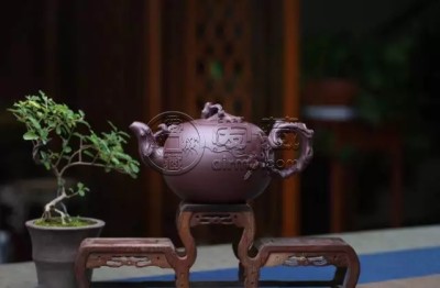 紫砂壶型之松鼠葡萄壶，松鼠葡萄壶紫砂壶
