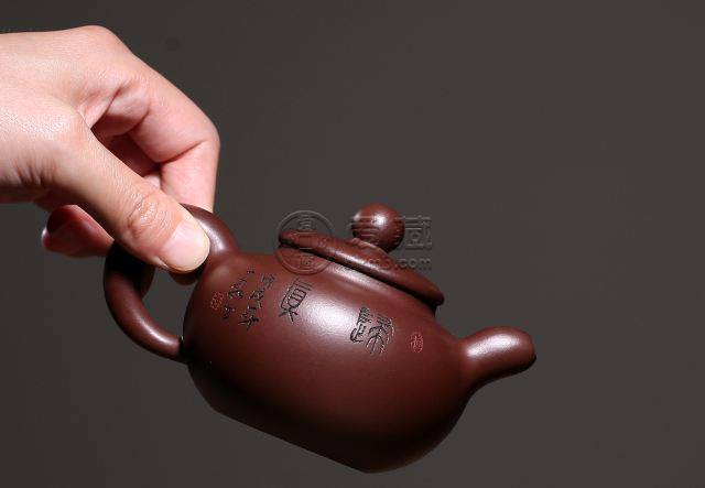 紫泥和朱泥哪个好？紫泥和朱泥怎么区分？