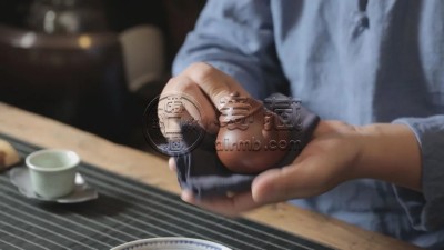 教你去除紫砂壶的土味，紫砂壶的土腥味怎么去除？
