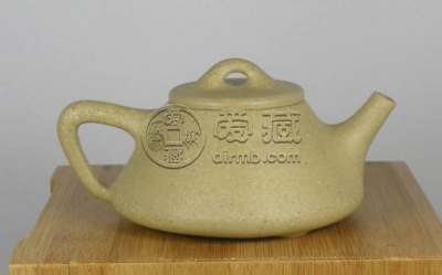 本山绿泥和段泥的区别是什么？本山绿泥和段泥哪个贵？