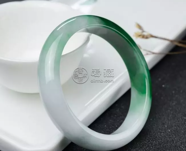 翡翠手镯报价 翡翠手镯大概价格